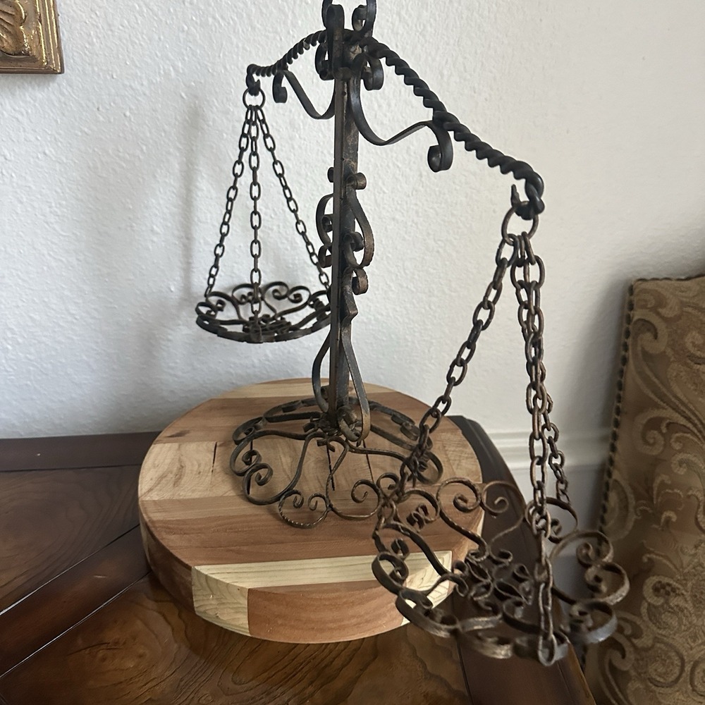 Vintage Hanging Scales of Justice Brown 14.25 inches Wrought Iron Rustic USA - Picture 5 of 10